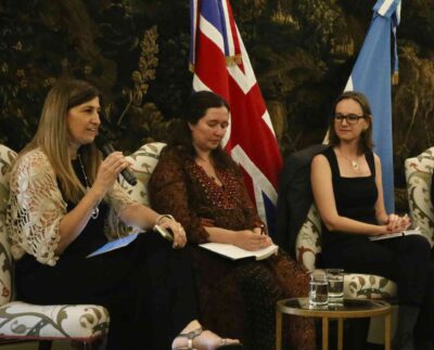 El evento en la Embajada del Reino Unido contó con la presencia de socios de FOPEA (Gentileza de la Embajada del Reino Unido).