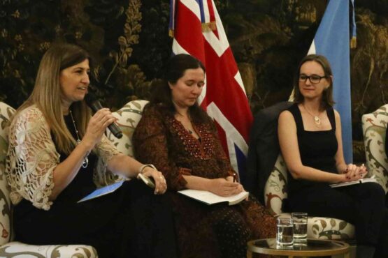 El evento en la Embajada del Reino Unido contó con la presencia de socios de FOPEA (Gentileza de la Embajada del Reino Unido).