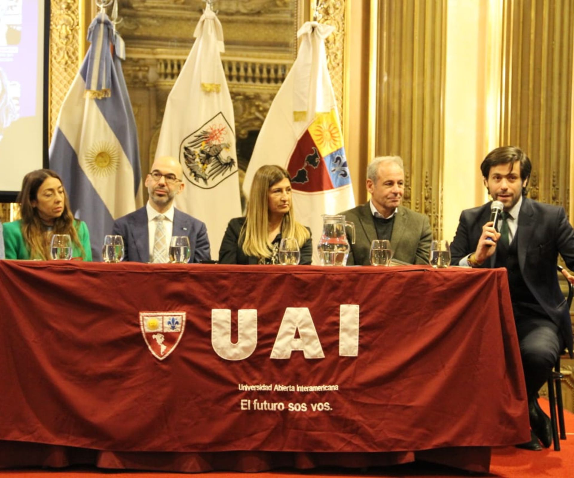 FOPEA y la UAI impulsaron un espacio de diálogo con fuerte presencia diplomática