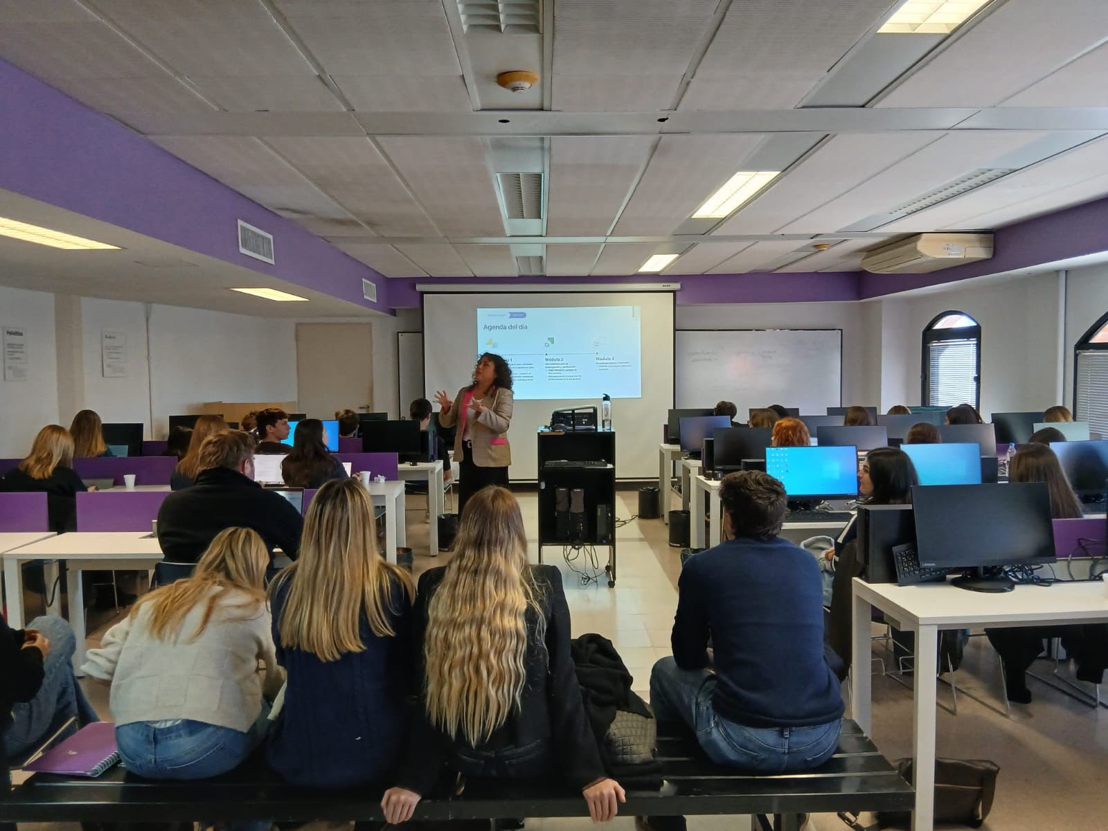 RedLab UniversIA: FOPEA recorrió cuatro universidades en alianza con Google