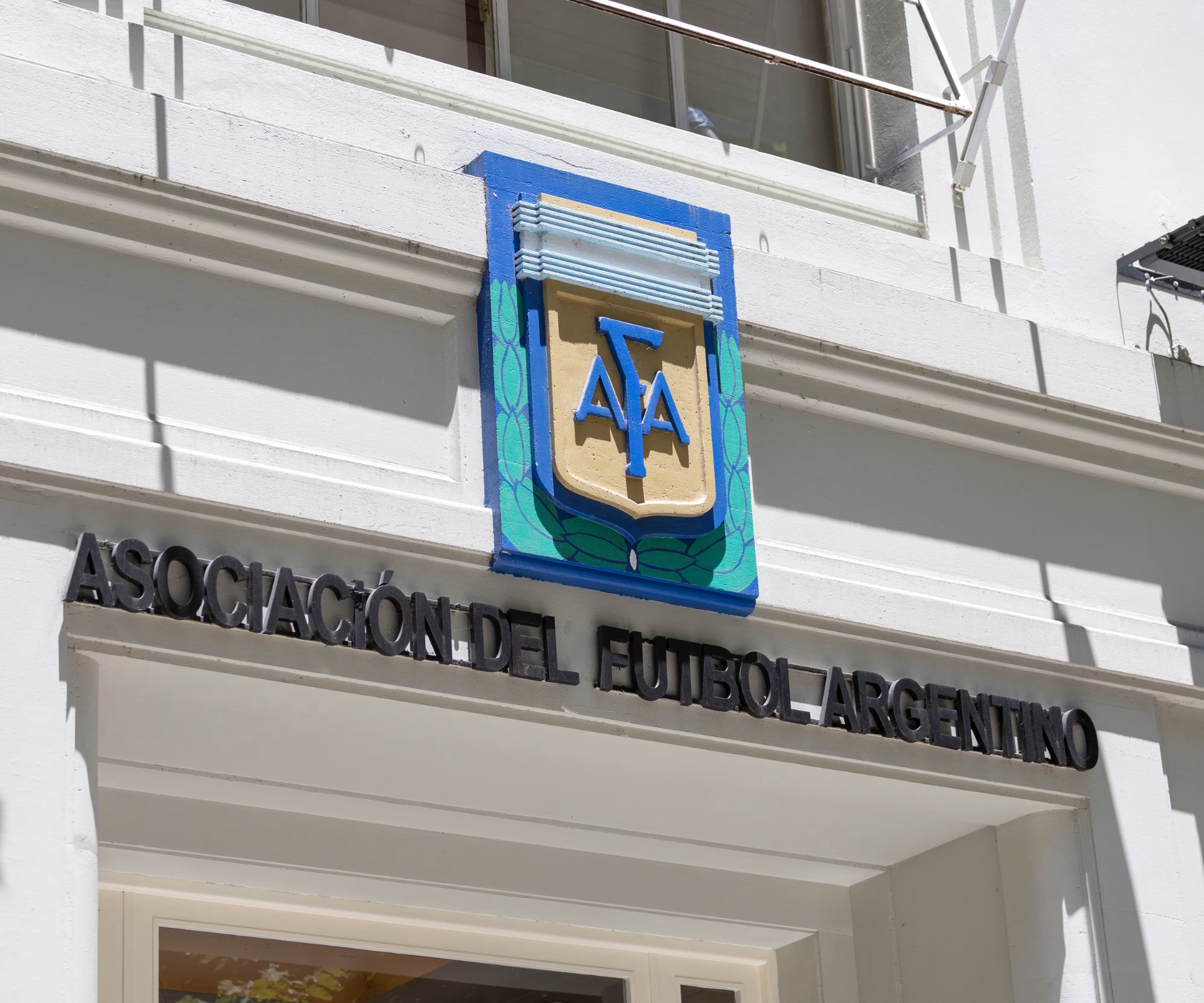 FOPEA celebra el fallo que revoca las cautelares contra periodistas en la causa iniciada por la AFA